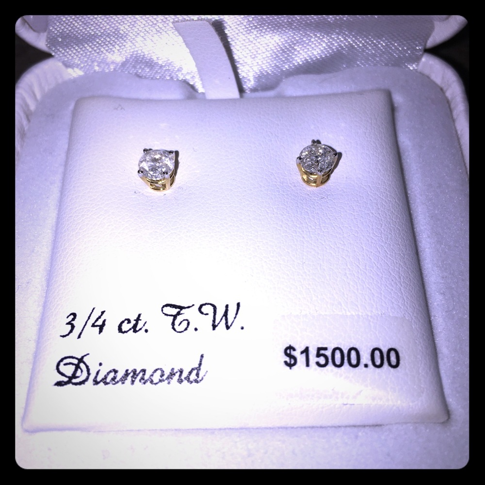 14k yellow gold, round3/4c diamond stud earrings.